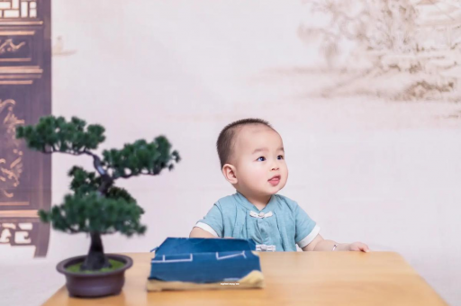 清徐宝宝半夜吐了怎么回事 清徐宝宝半夜吐了怎么回事